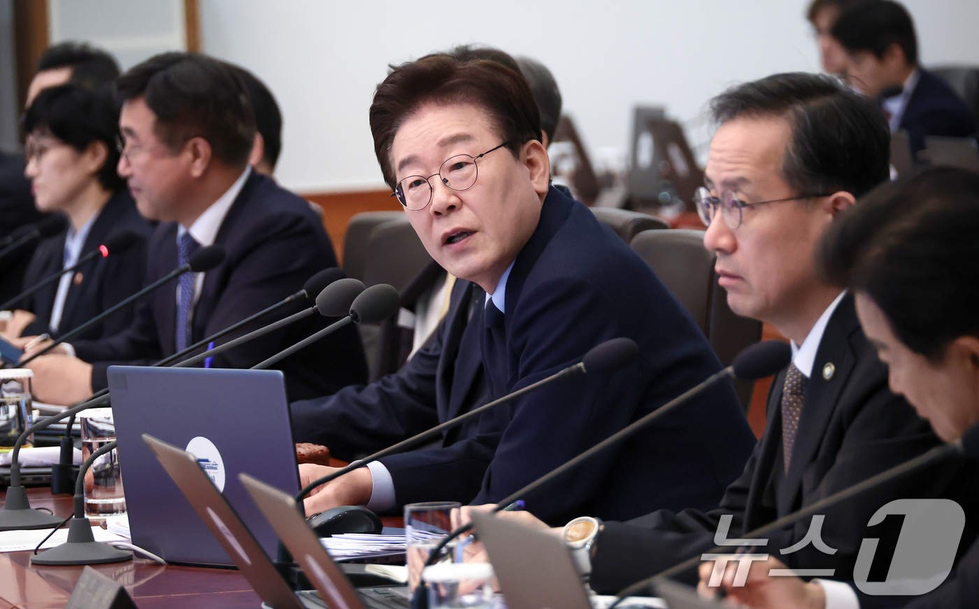 (서울=뉴스1) 허경 기자 = 이재명 대통령이 6일 청와대에서 열린 비상경제점검회의 겸 국무회의에서 발언하고 있다. (청와대통신사진기자단) 2026.5.6/뉴스1