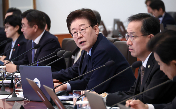 비상경제점검회의 겸 국무회의 발언하는 이재명 대통령