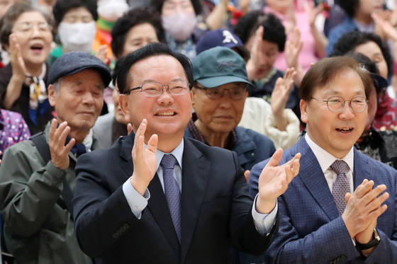 김부겸, 어르신과 즐거운 시간