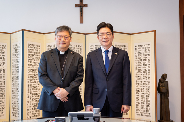 정순택 대주교 "약자 위한 철학 펼치길"…정원오 "잘 새기겠다"