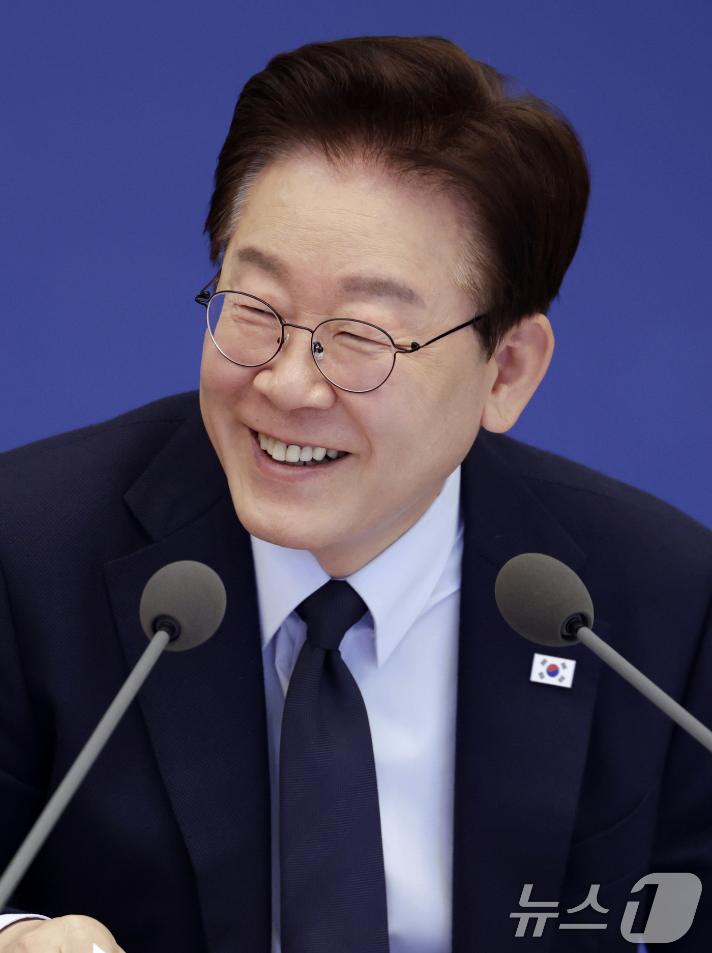 (서울=뉴스1) 이재명 기자 = 이재명 대통령이 6일 청와대에서 열린 제20회 국무회의 겸 제7차 비상경제점검회의에서 발언을 하고 있다. (청와대통신사진기자단) 2026.5.6/뉴 …