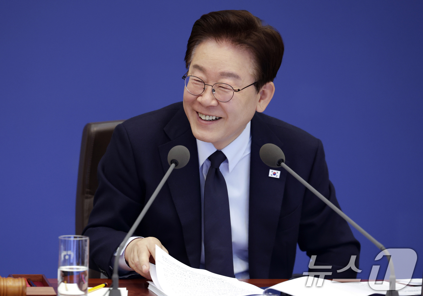 (서울=뉴스1) 이재명 기자 = 이재명 대통령이 6일 청와대에서 열린 제20회 국무회의 겸 제7차 비상경제점검회의에서 발언을 하고 있다. (청와대통신사진기자단) 2026.5.6/뉴 …