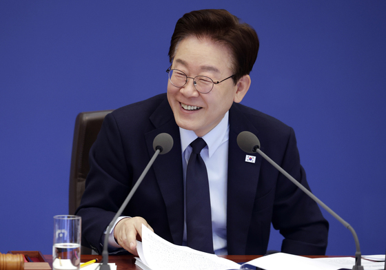 미소 짓는 이재명 대통령