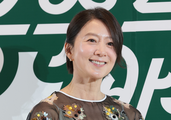 김희애, 빛나는 미소
