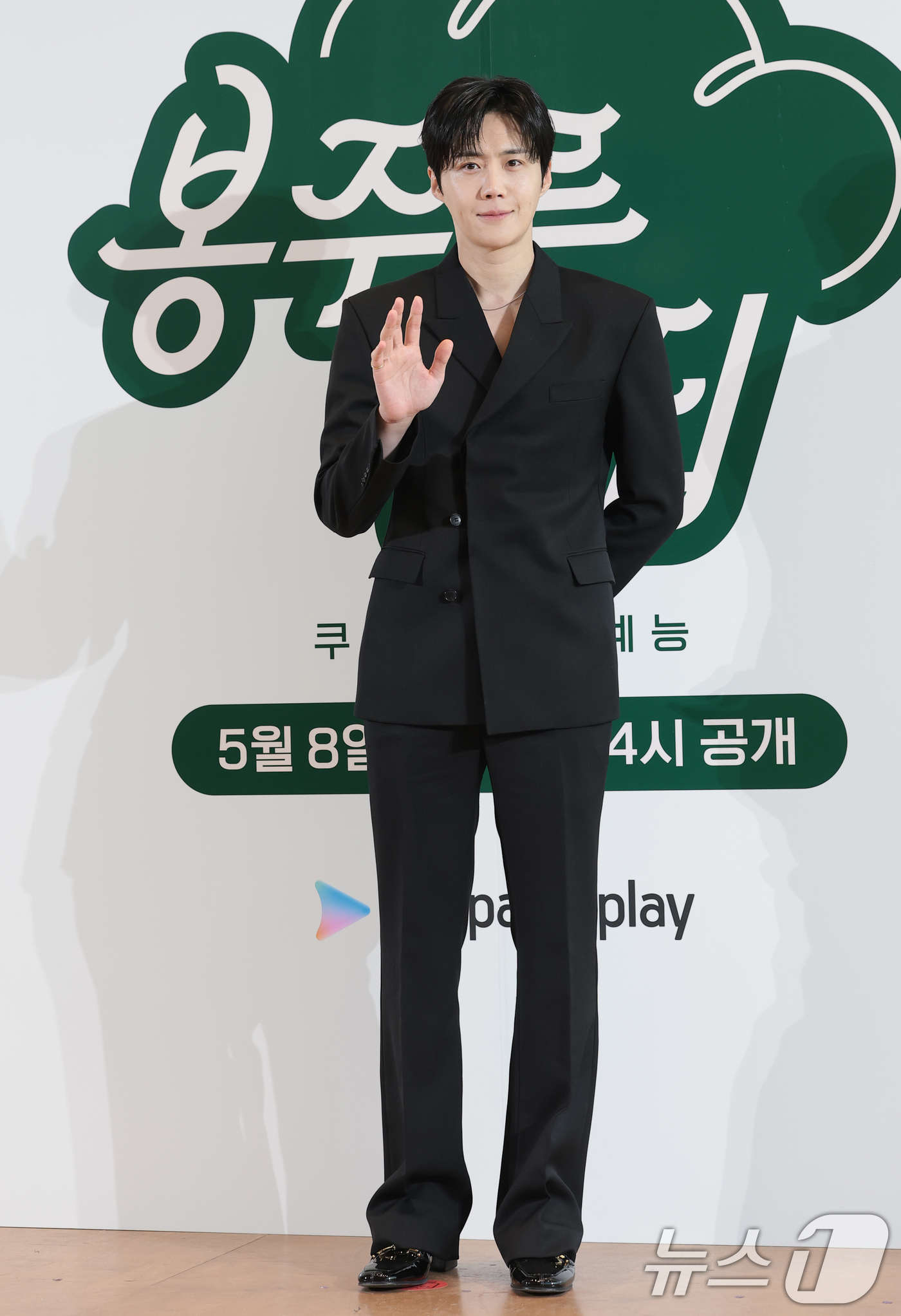 (서울=뉴스1) 권현진 기자 = 배우 김선호가 6일 서울 중구 커뮤니티하우스 마실에서 열린 ’봉주르빵집‘ 제작발표회에서 포즈를 취하고 있다.‘봉주르빵집'은 조용한 시골 마을에 문을 …