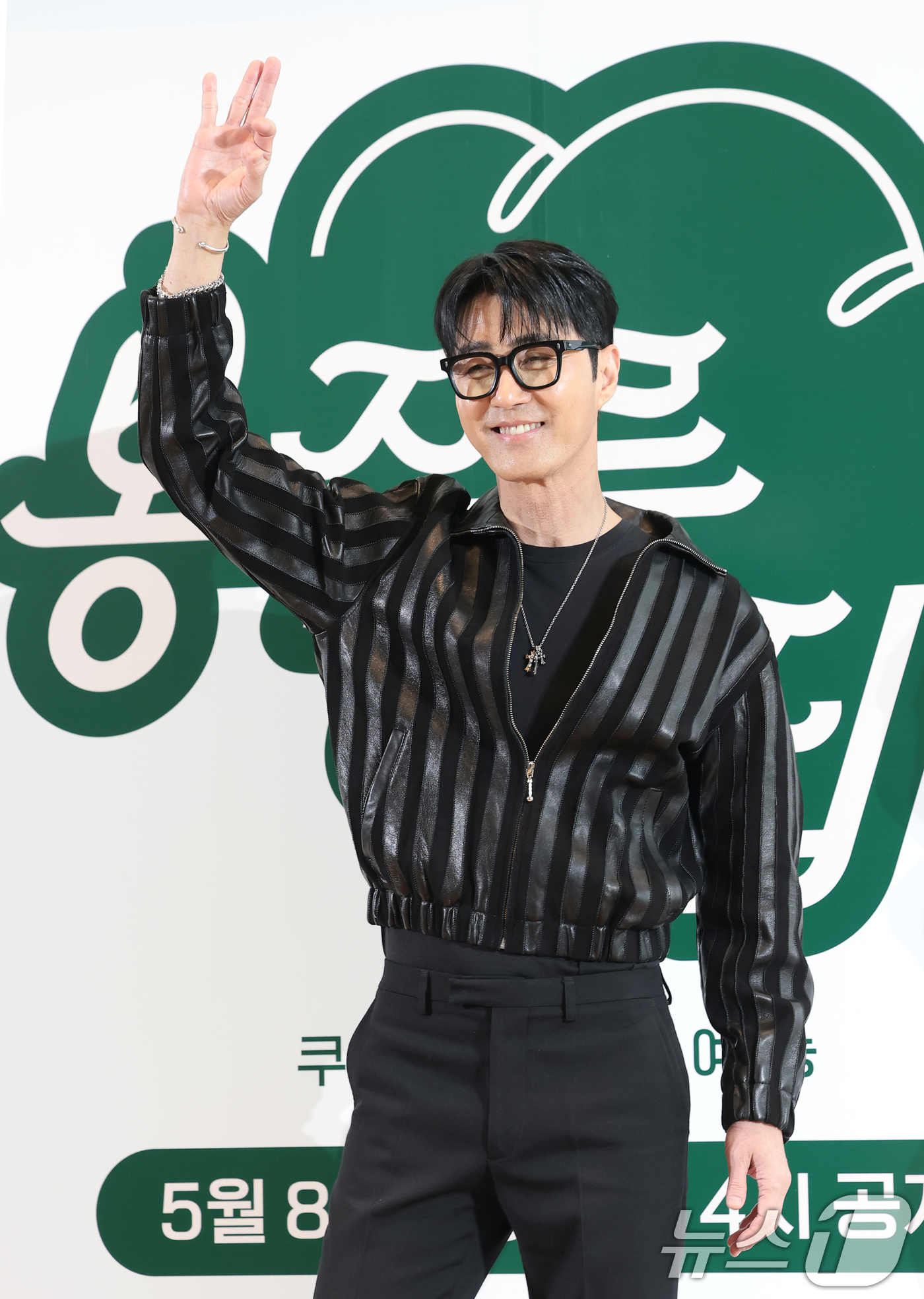 (서울=뉴스1) 권현진 기자 = 배우 차승원이 6일 서울 중구 커뮤니티하우스 마실에서 열린 ’봉주르빵집‘ 제작발표회에서 포즈를 취하고 있다.‘봉주르빵집'은 조용한 시골 마을에 문을 …