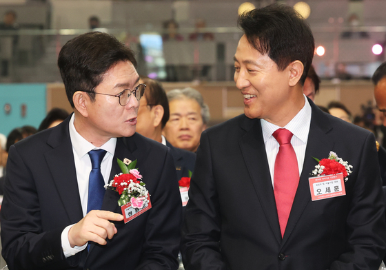 대화 나누는 여야 서울시장 후보