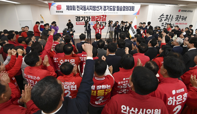 인사하는 양향자 국민의힘 경기도지사 후보