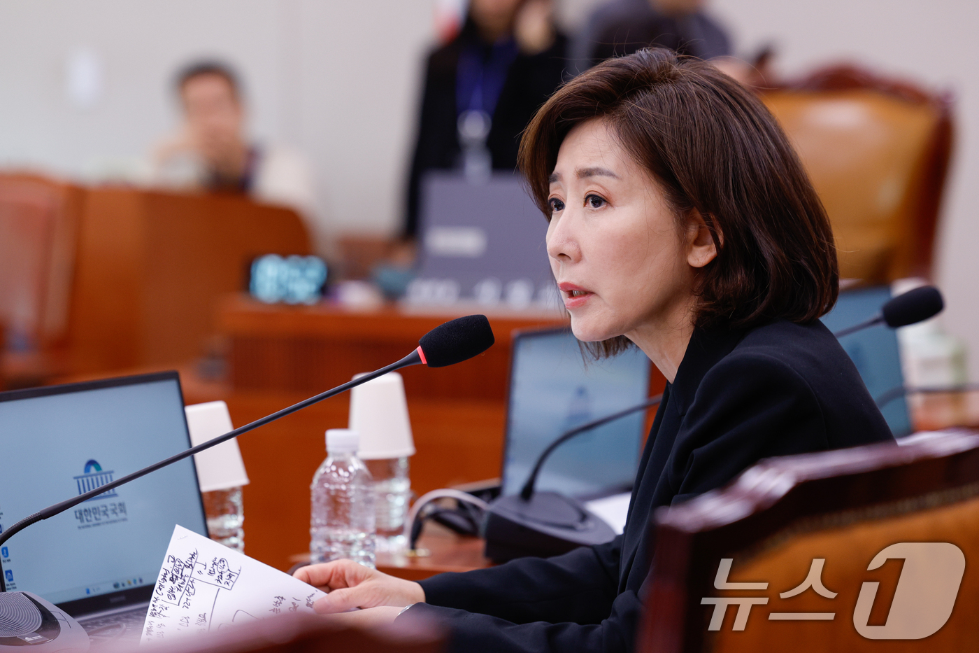 (서울=뉴스1) 안은나 기자 = 나경원 국민의힘 의원이 6일 오전 서울 여의도 국회에서 열린 법제사법위원회 제435회 국회(임시회) 제1차 전체회의에서 김건희 여사 항소심을 담당했 …