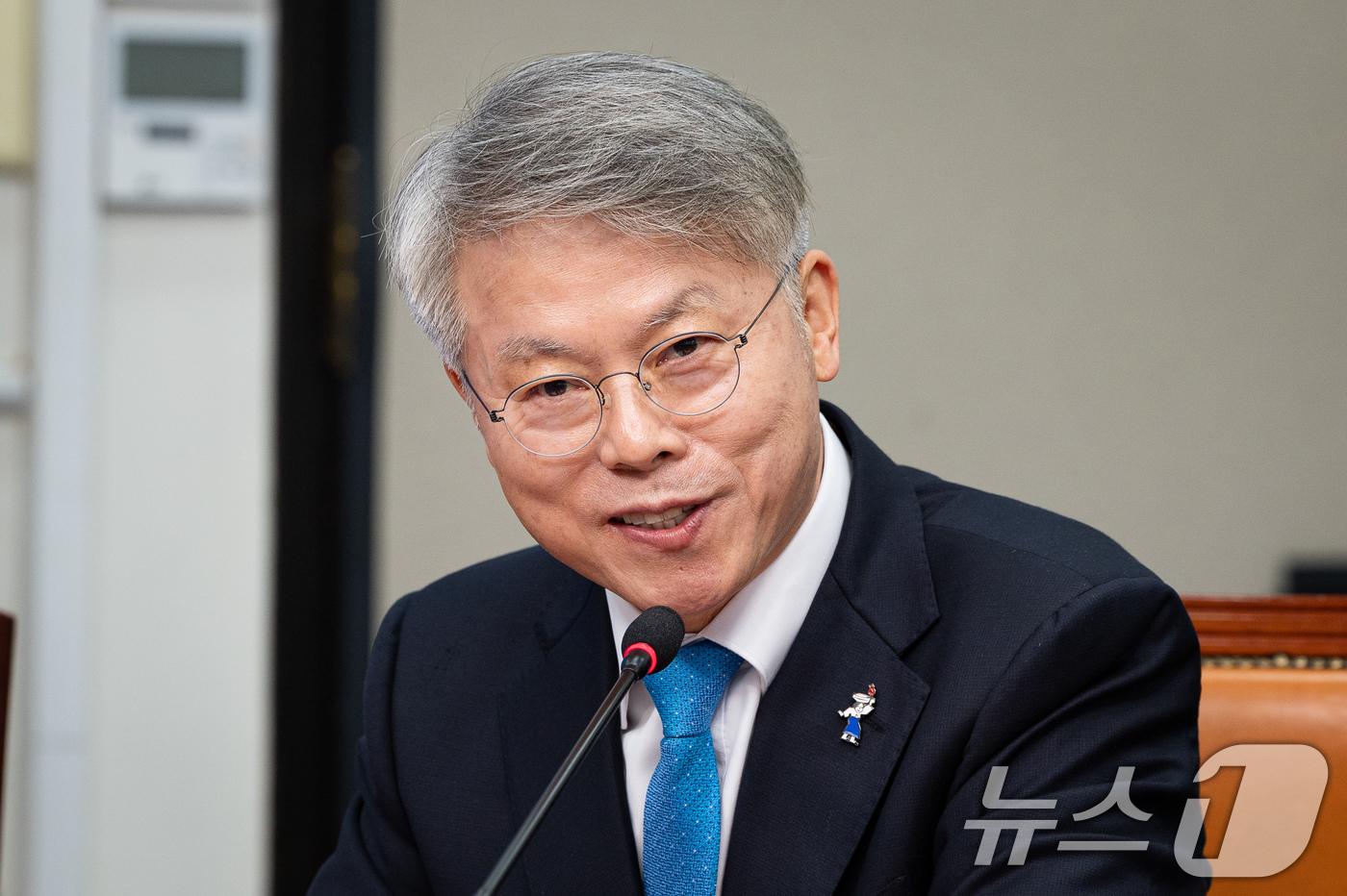 (서울=뉴스1) 유승관 기자 = 더불어민주당 6.3 지방선거 민형배 전남광주통합특별시장 후보가 6일 서울 여의도 국회에서 열린 발탁인재 환영식에서 인사말을 하고 있다.민주당 인재영 …
