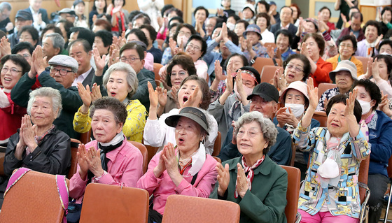 어버이날 앞두고 열린 효 콘서트