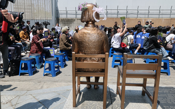 '바리케이드 철거된 평화의 소녀상'