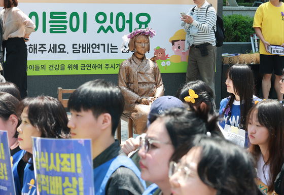 '바리케이드 철거된 평화의 소녀상'