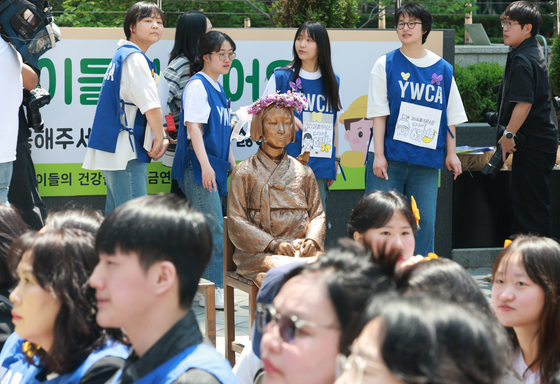 '바리케이드 사라진 소녀상'