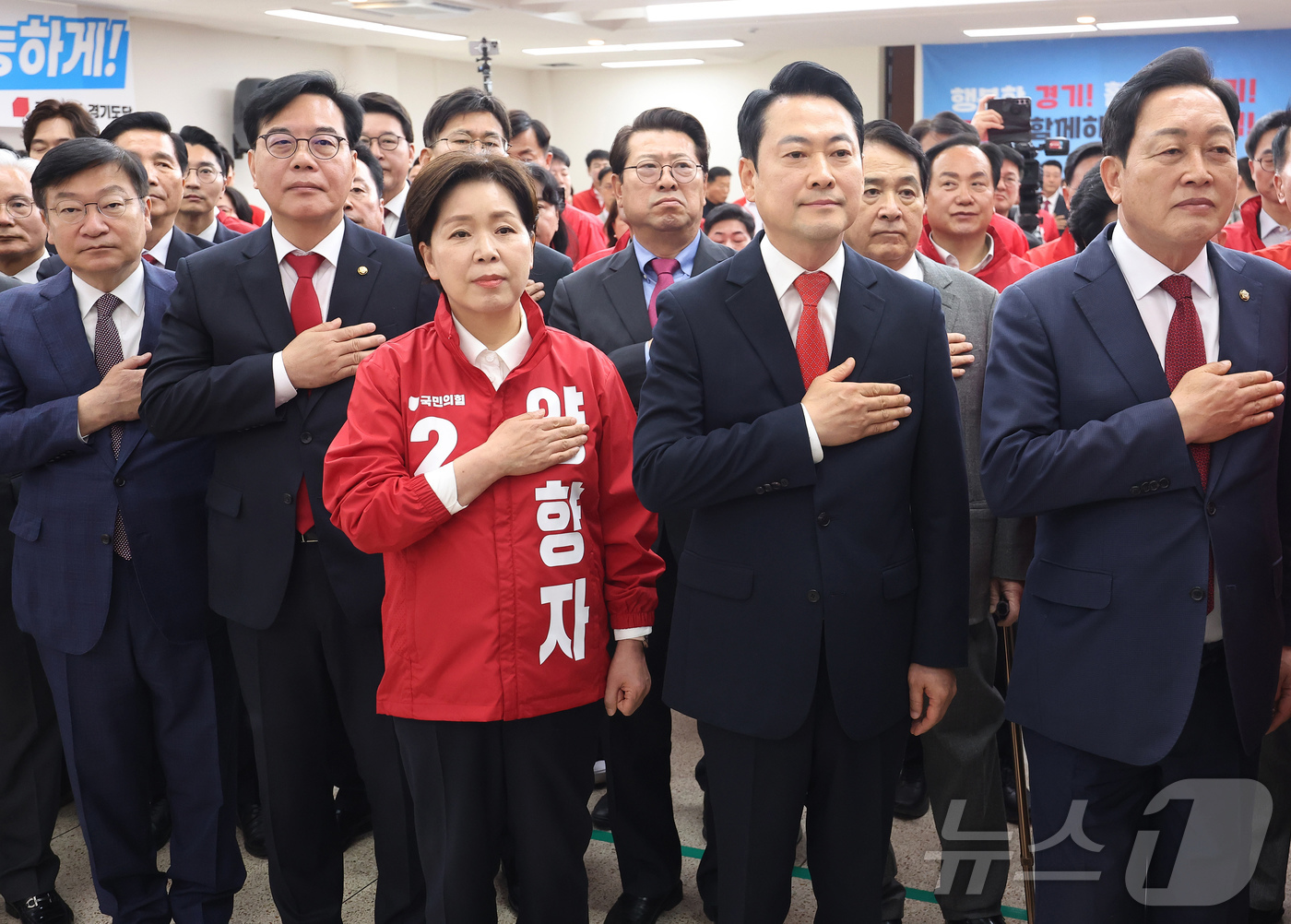 (수원=뉴스1) 황기선 기자 = 장동혁 대표가 6일 경기도 수원시 장안구 국민의힘 경기도당에서 열린 '제9회 전국동시지방선거 경기도당 필승 결의대회'에서 장동혁 대표가 송언석 원내 …