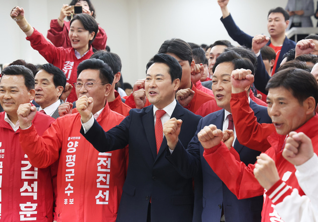 우원식 "개헌 협조해 달라"…장동혁 "위헌적 행태 자행하면서 개헌? 모순"