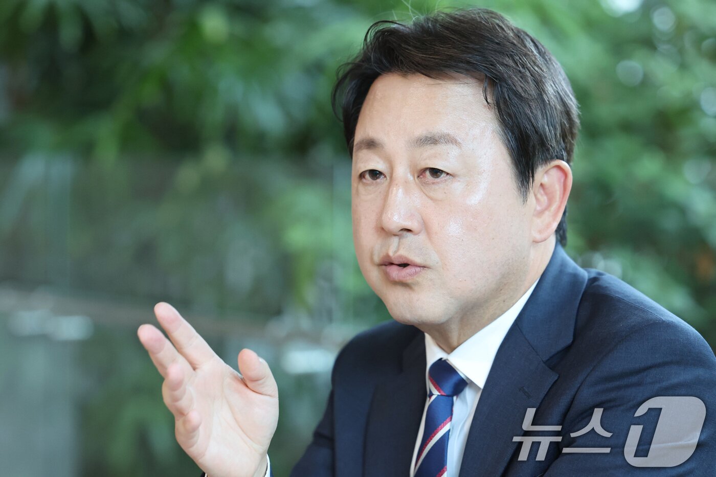 본문 이미지 - 김용남 더불어민주당 경기 평택시을 국회의원 후보가 6일 서울 여의도 국회 의원회관에서 뉴스1과 인터뷰를 하고 있다. ⓒ 뉴스1 신웅수 기자