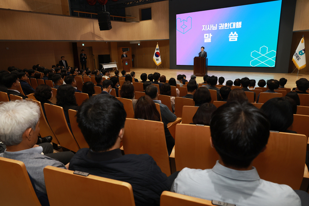 충북지사 권한대행 "공직자 모두가 '도지사'…흔들림 없어야"