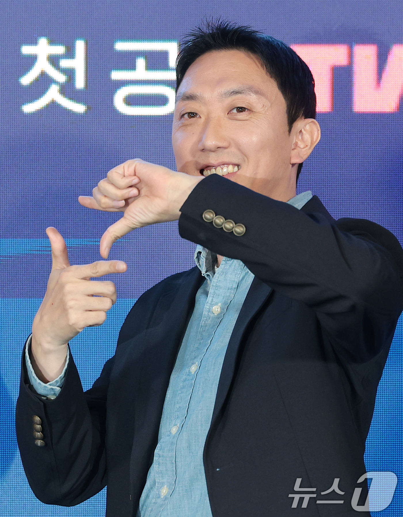 (서울=뉴스1) 권현진 기자 = 조남형 PD가 6일 오후 서울 광진구 풀만 앰배서더 서울에서 열린 티빙 오리지널 ‘취사병 전설이 되다’(극본 최룡) 제작발표회에 참석해 포즈를 취하 …