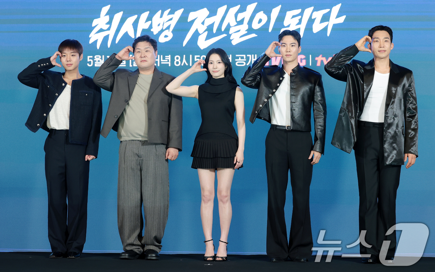 (서울=뉴스1) 권현진 기자 = 배우 박지훈(왼쪽부터)과 윤경호, 한동희, 이홍내, 이상이가 6일 오후 서울 광진구 풀만 앰배서더 서울에서 열린 티빙 오리지널 ‘취사병 전설이 되다 …