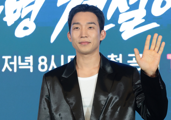 이상이, 빛나는 손 인사