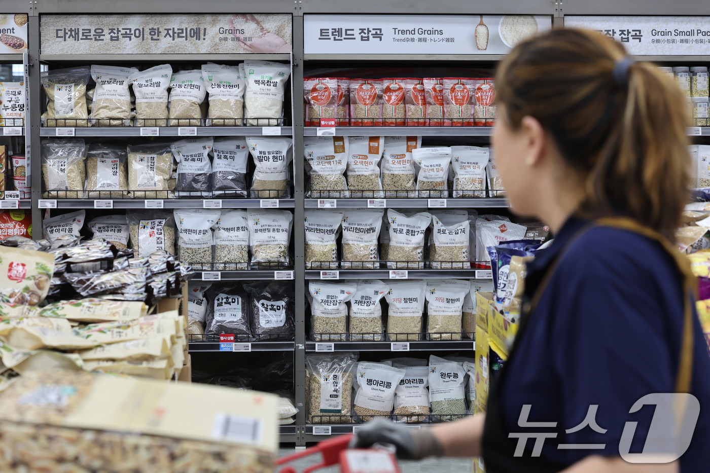 (서울=뉴스1) 박지혜 기자 = 6일 서울의 한 대형마트에 곡물이 진열돼 있다.한때 안정세를 보이던 국제 곡물가격이 다시 들썩이고 있다. 미국과 이란이 호르무즈 해협 안팎에서 대치 …