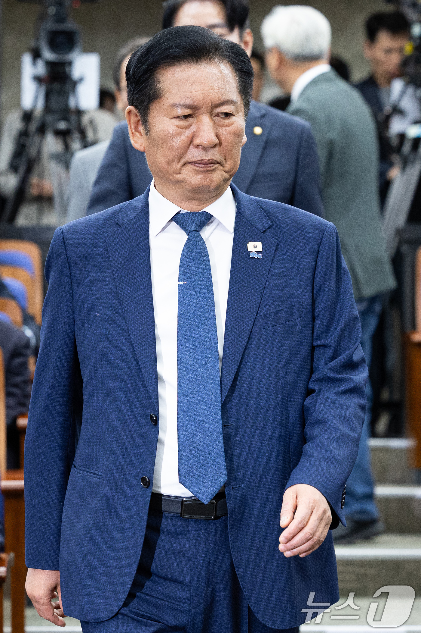 (서울=뉴스1) 유승관 기자 = 정청래 더불어민주당 대표가 6일 서울 여의도 국회에서 열린 원내대표 선출을 위한 의원총회에 참석하고 있다. 2026.5.6/뉴스1