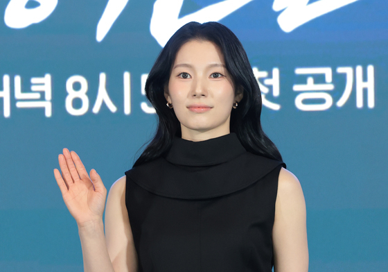 포즈 취하는 한동희