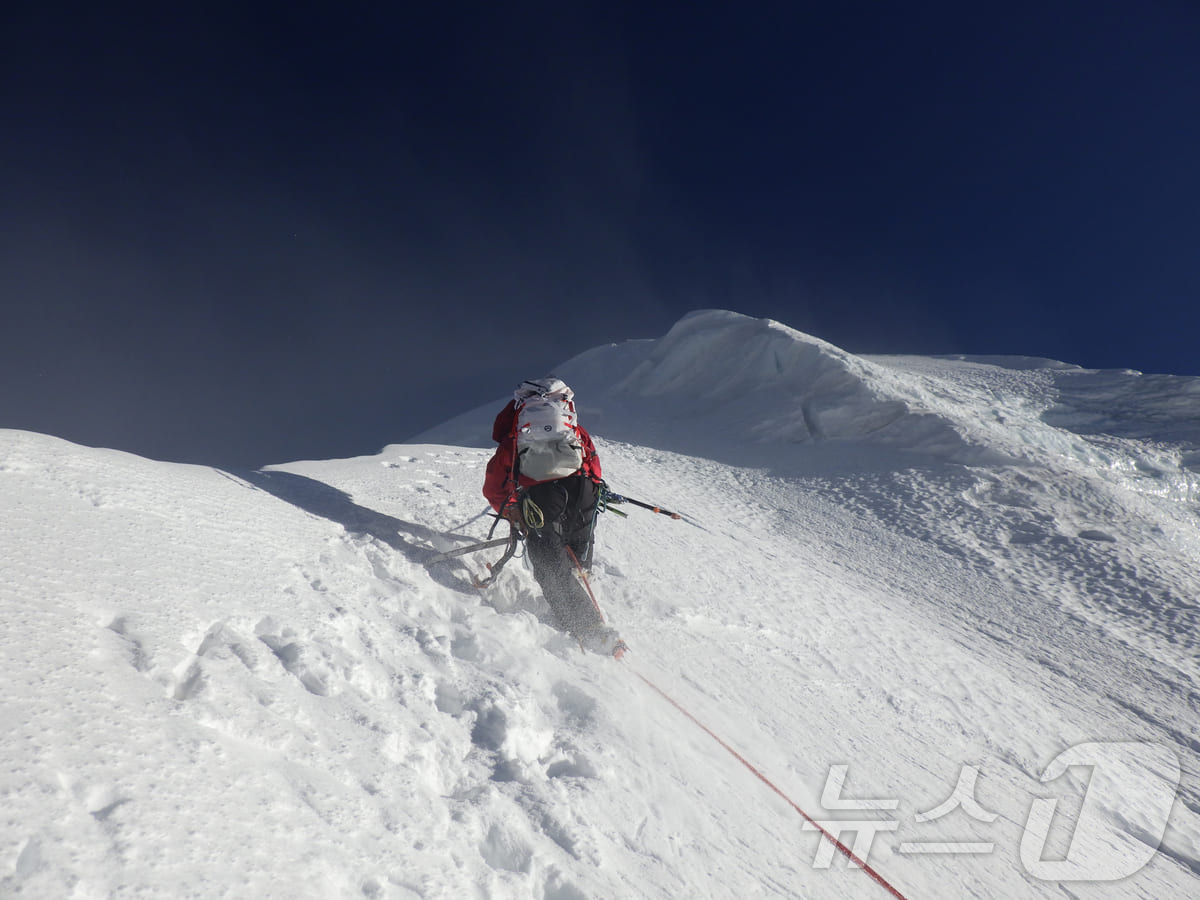 (서울=뉴스1) = 대한산악연맹은 '2026 히말라야 SAT PEAK(6,220m) 원정대'가 2일 16시 15분(현지시간) 네팔 히말라야 칸첸중가 지역 샤르푸 산군에 위치한 미답 …