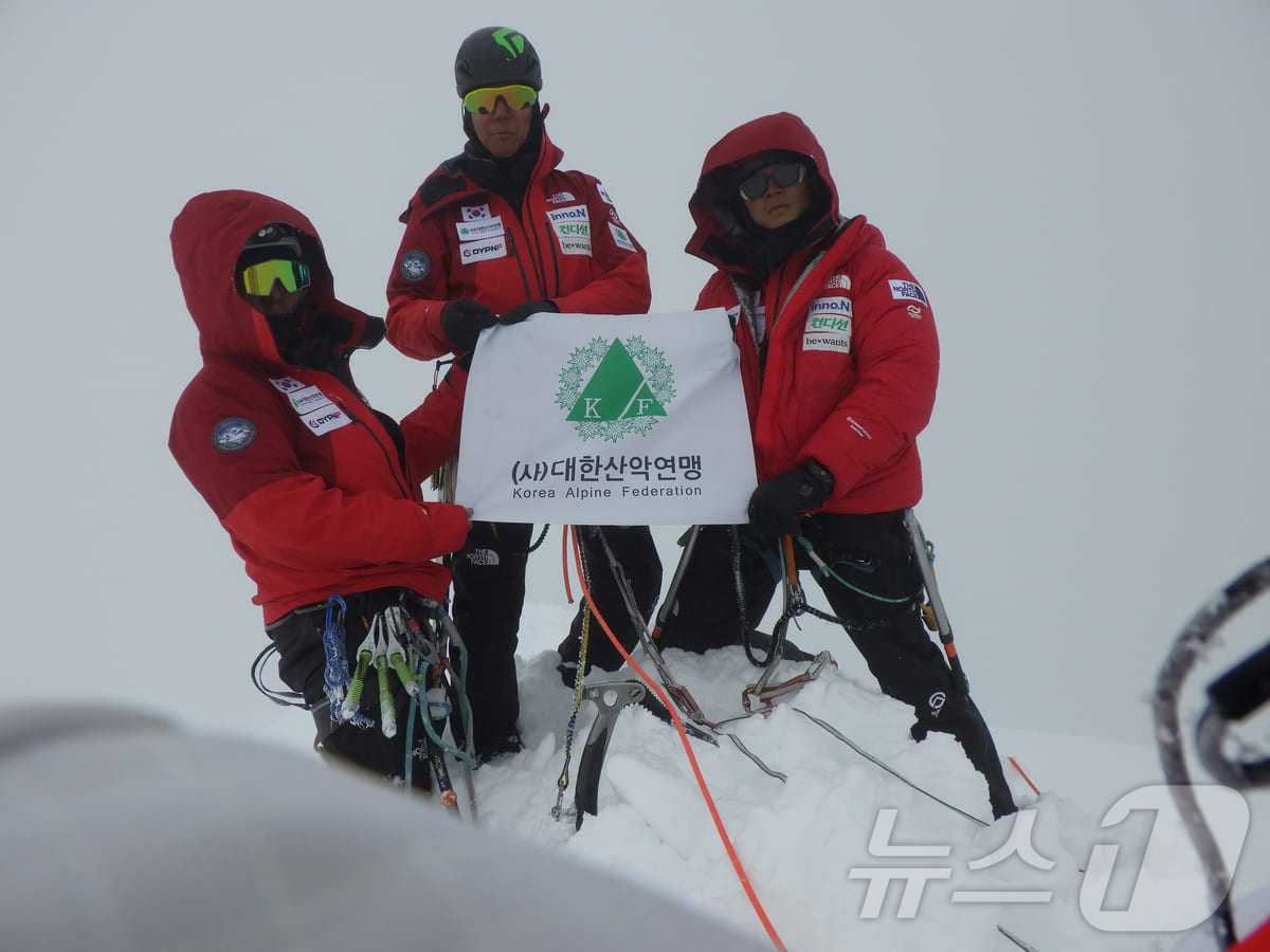 (서울=뉴스1) = 대한산악연맹은 '2026 히말라야 SAT PEAK(6,220m) 원정대'가 2일 16시 15분(현지시간) 네팔 히말라야 칸첸중가 지역 샤르푸 산군에 위치한 미답 …