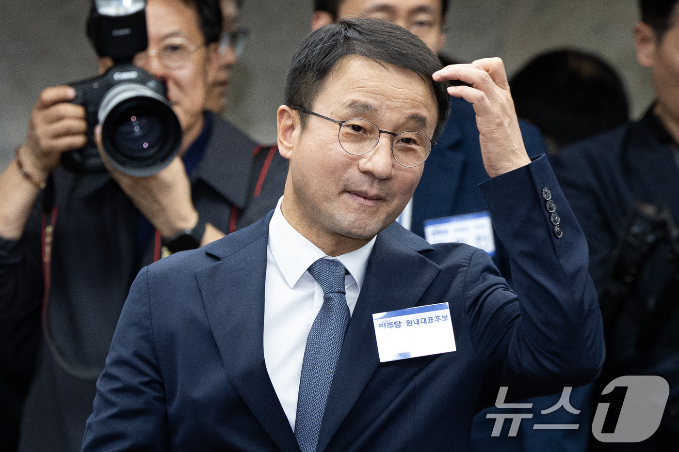 (서울=뉴스1) 유승관 기자 = 한병도 더불어민주당 원내대표 후보가 6일 서울 여의도 국회에서 열린 원내대표 선출을 위한 의원총회에 참석하고 있다. 2026.5.6/뉴스1