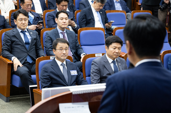 정청래 대표 인사말 바라보는 한병도 원내대표 후보
