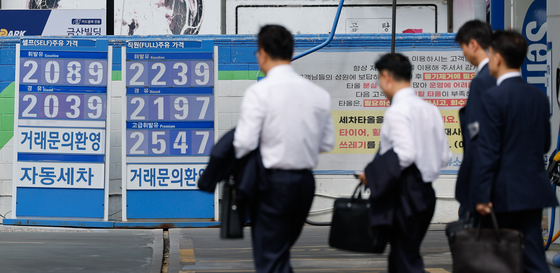 중동 전쟁 여파로 석유류 가격 급등, 지난달 소비자물가 상승률 '2.6%'