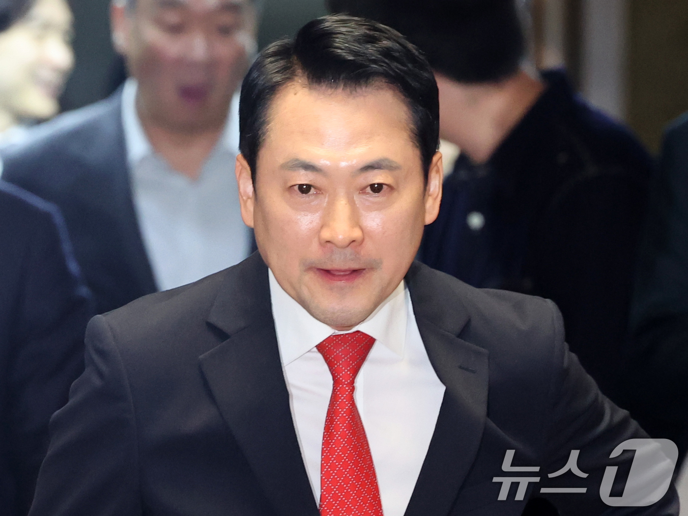 (서울=뉴스1) 황기선 기자 = 장동혁 국민의힘 대표가 6일 오후 서울 여의도 국회에서 열린 의원총회에 참석하고 있다.  2026.5.6/뉴스1