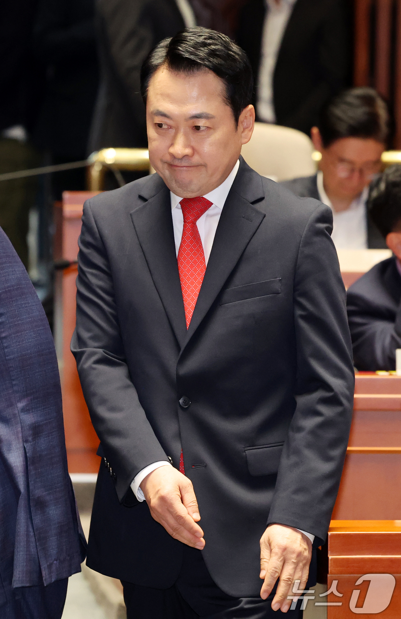 (서울=뉴스1) 황기선 기자 = 장동혁 국민의힘 대표가 6일 오후 서울 여의도 국회에서 열린 의원총회에 참석하고 있다.  2026.5.6/뉴스1