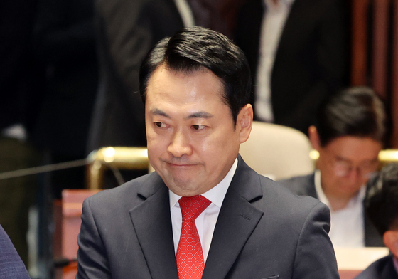 의원총회 참석하는 장동혁 대표