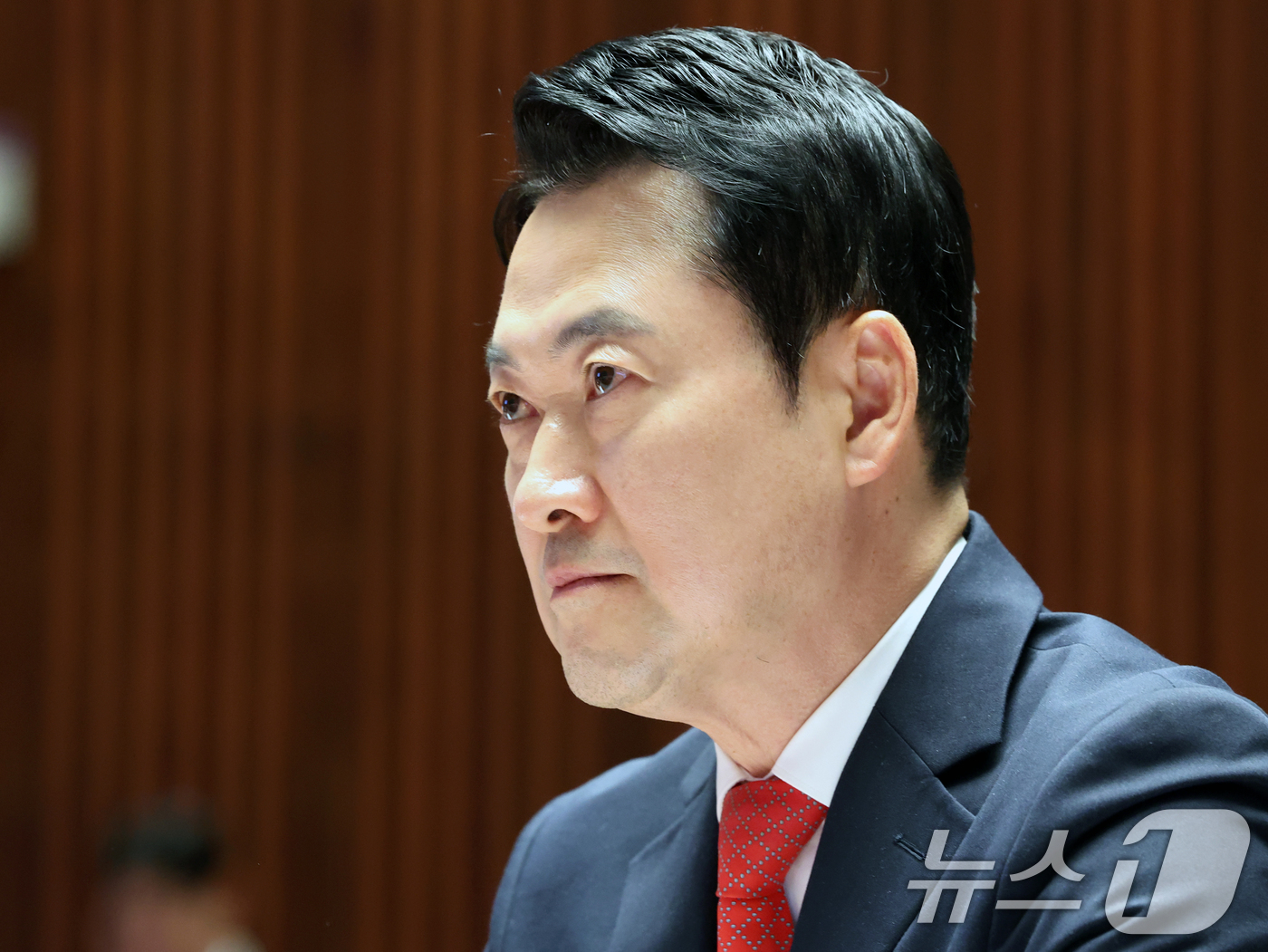 (서울=뉴스1) 황기선 기자 = 장동혁 국민의힘 대표가 6일 오후 서울 여의도 국회에서 열린 의원총회에서 생각에 잠겨 있다. 2026.5.6/뉴스1