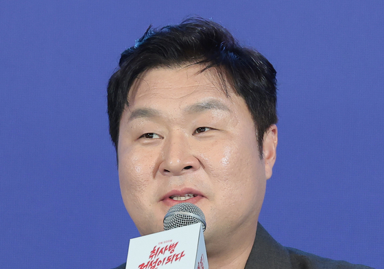 인사말 하는 윤경호