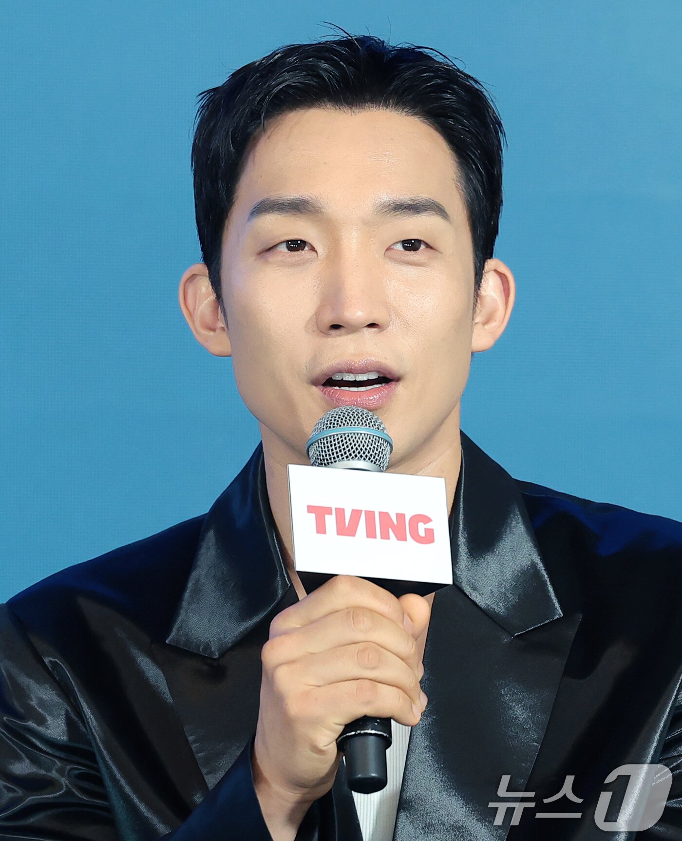 인사말 하는 이상이
