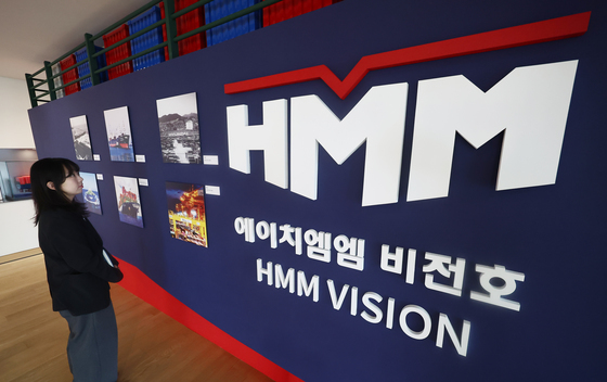 호르무즈해협 화재 선박 예인선 확보…이르면 7일 두바이 도착