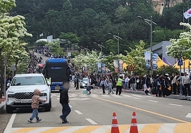 "기다리기 축제냐" 21만명 몰린 고흥우주항공축제, 교통대란 '몸살'