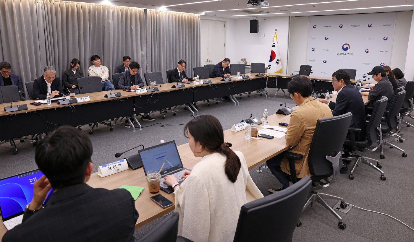 본문 이미지 - 문체부는 영화·영상 분야에 집중 투자하는 2590억 원 규모의 '케이-콘텐츠·미디어 전략펀드'를 결성하고, 민간 투자자의 손실 부담을 줄이기 위해 모태펀드 우선손실충당률도 15%에서 20%로 높일 계획이라고 밝혔다.
