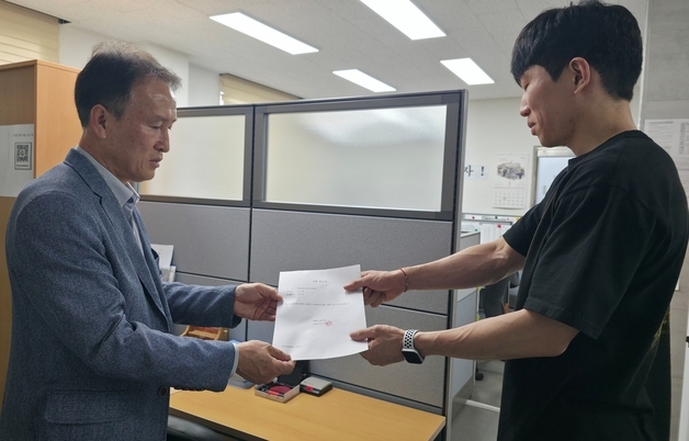 이차영, 나용찬 고발 취소…"갈등 접고 원팀 승리"