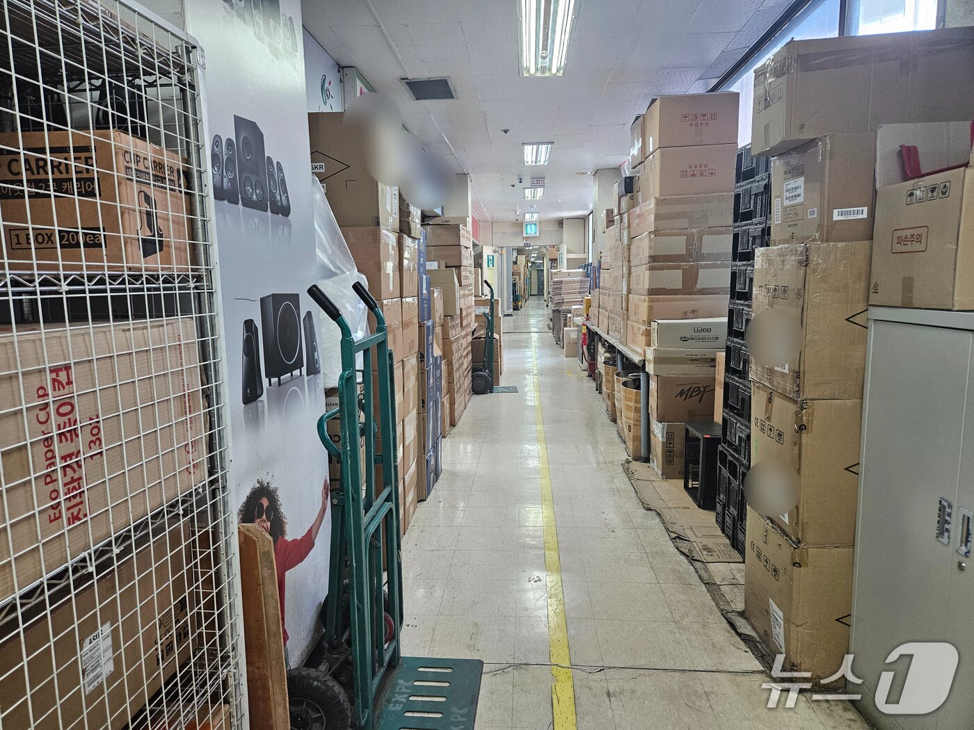 본문 이미지 - 6일 오전 한가한 서울 용산구 선인상가의 모습. 2026.5.6 ⓒ 뉴스1 유채연 기자