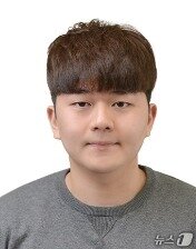 본문 이미지 - 교육부 이달의 우수성과 직원 첫 수상자인 오명준 대입정책과 사무관.(교육부 제공)