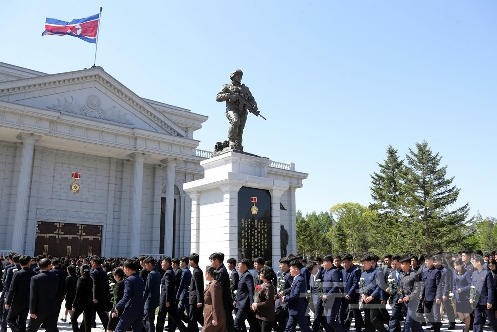 (평양 노동신문=뉴스1) = 북한 노동당 기관지 노동신문은 7일 해외군사작전 전투위훈기념관 개관 후 열흘 간 23만 2000여 명의 각계층 근로자들과 인민군인들, 청소년들이 참관했 …