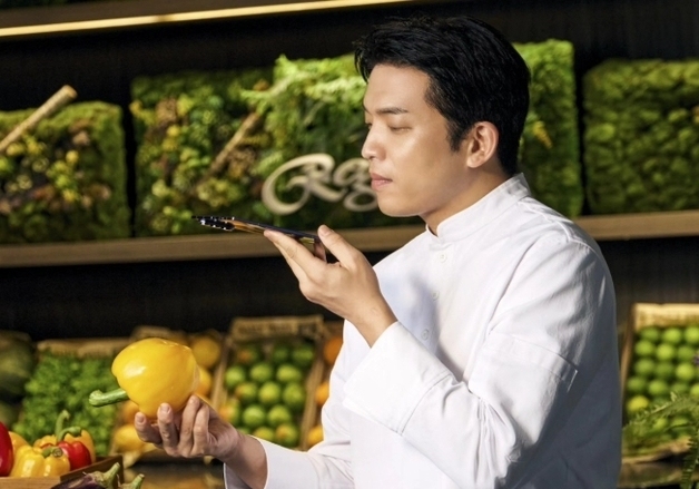 '와인 바꿔치기' 논란에 사과문 낸 안성재…일부선 "CCTV 공개해라" 공세
