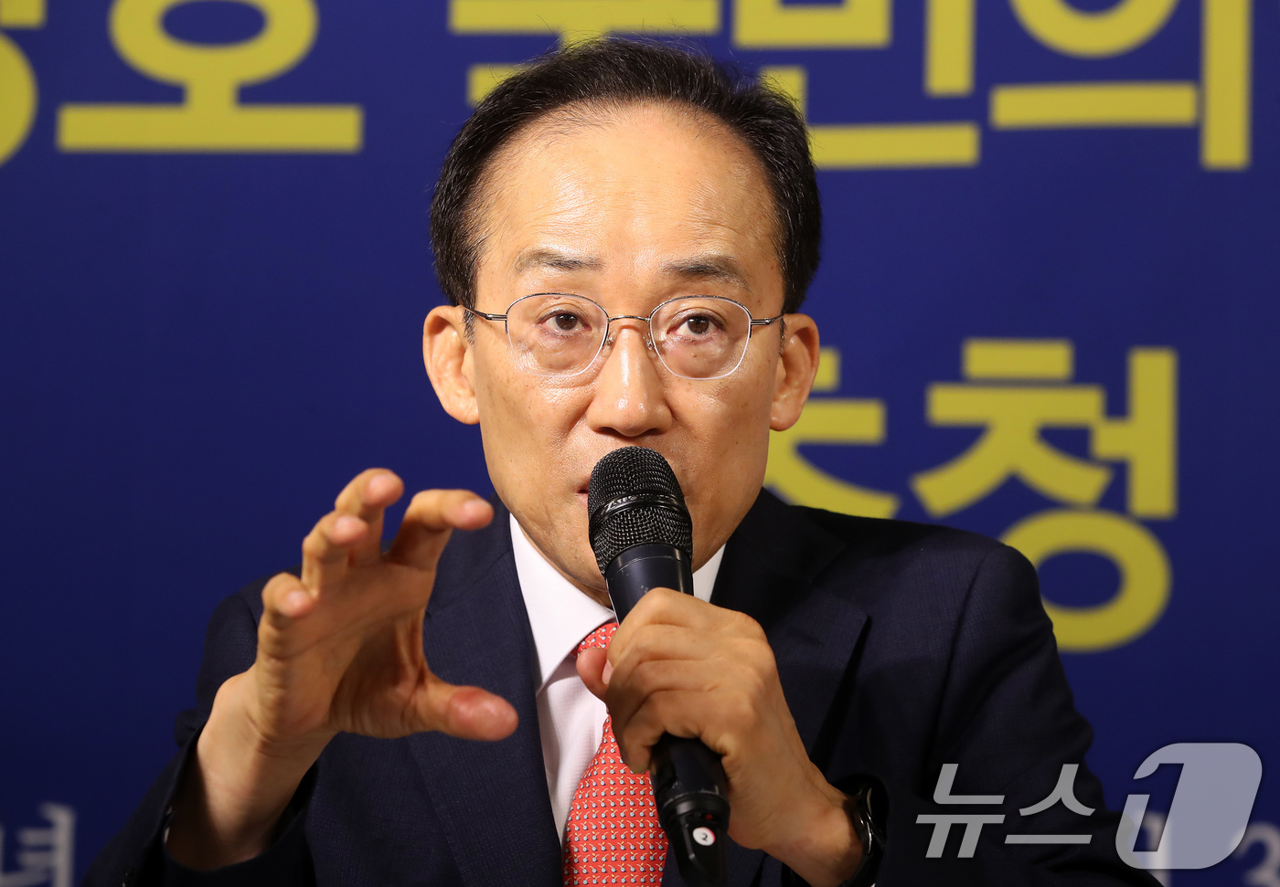 (대구=뉴스1) 공정식 기자 = 추경호 국민의힘 대구시장 후보가 7일 오전 대구 남구 이천동 대구아트파크에서 열린 아시아포럼21 초청 토론회에 참석해 발언하고 있다. 2026.5. …