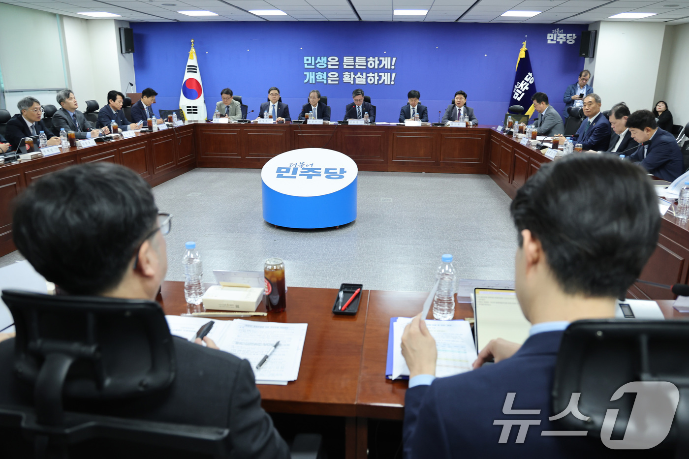 (서울=뉴스1) 신웅수 기자 = 유동수 위원장이 7일 서울 여의도 국회 의원회관에서 열린 더불어민주당 중동전쟁 경제대응특별위원회 5차 회의에서 발언하고 있다. 2026.5.7/뉴스 …