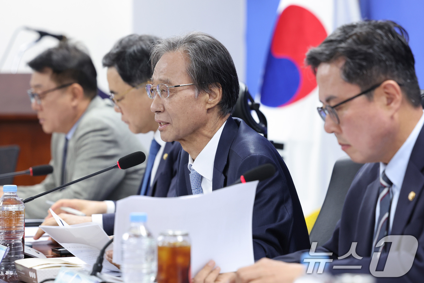 (서울=뉴스1) 신웅수 기자 = 유동수 위원장이 7일 서울 여의도 국회 의원회관에서 열린 더불어민주당 중동전쟁 경제대응특별위원회 5차 회의에서 발언하고 있다. 2026.5.7/뉴스 …